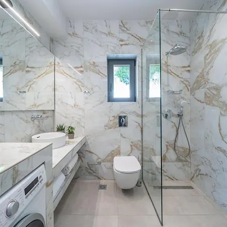 Luxury Gjovana's 2 * Svoronata