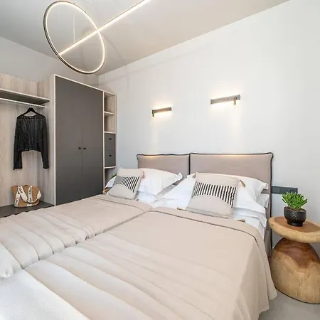 Luxury Gjovana's 2 Svoronata